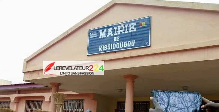 Marine Marchande : le ministre Ousmane Gaoual Diallo suspend Paul Moussa Diawara et son adjoint pour faute lourde