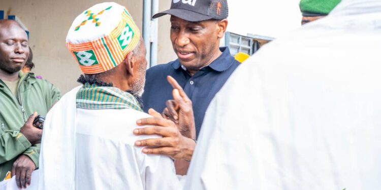 Campagne référendaire : Après Boké, Bakary Sylla, DG de la CNSS mobilise les pensionnés et veuves de Fria pour le « Oui » au référendum