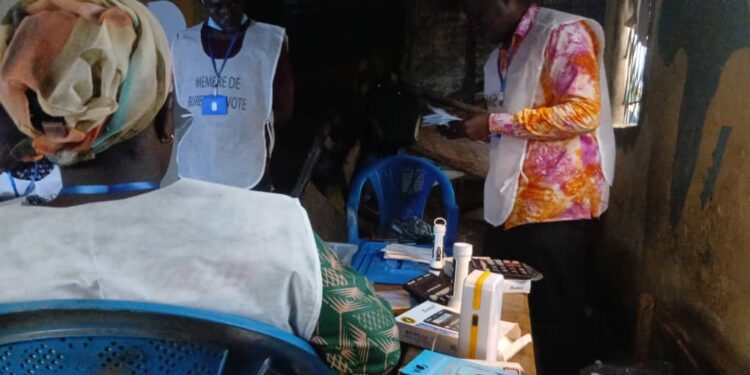 Scrutin référendaire à Bonfi routière : place au dépouillement dans le bureau de vote Nimba Céleste 4
