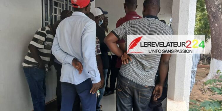 Référendum à Siguiri : grogne devant le bureau de chargé des élections…