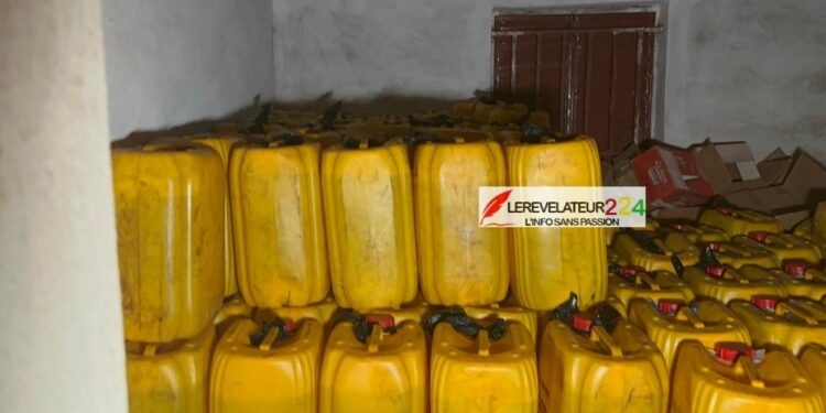 Crise de carburant à Siguiri : plusieurs bidons d&rsquo;essence saisis dans une maison