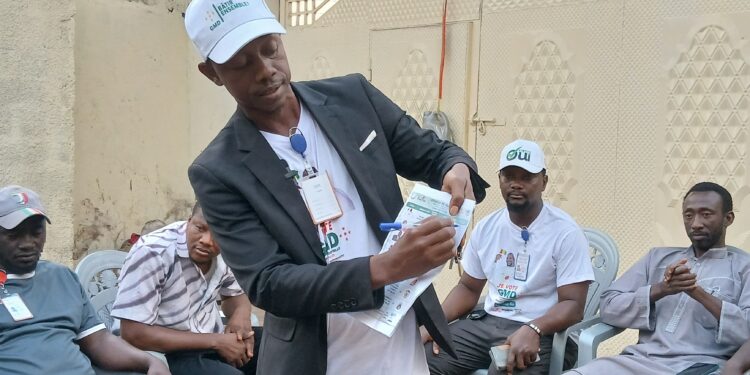 Présidentielle: des jeunes leaders de Dabompa, soutenus par Moïse Guilavogui, mènent une campagne de porte à porte en faveur du GMD