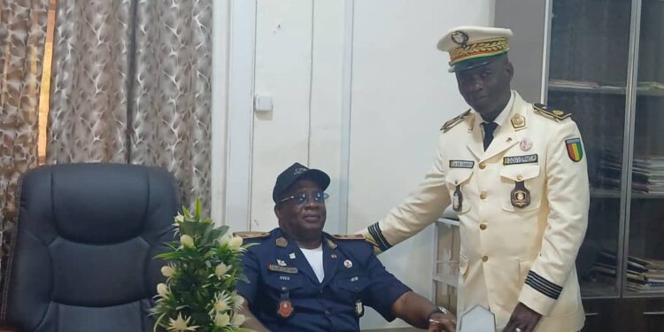 Préfecture de Siguiri : Ibrahima Douramoudou Keita passe le témoin à son successeur Seny Silver Camara
