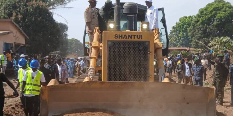 Infrastructures routières: les travaux de reconstruction de la route Kankan-kissidougou lancés