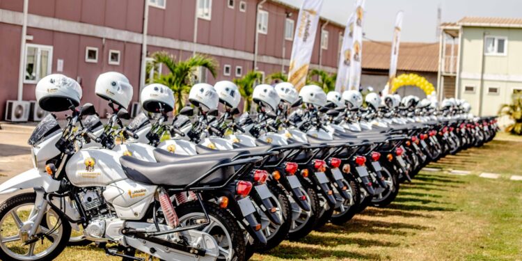 Les Moulins d’Afrique offrent 33 motos aux associations de boulangers des 33 préfectures