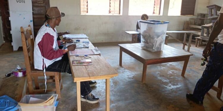 Présidentielle 2025 : des bureaux de vote déjà vides à N’Zérékoré