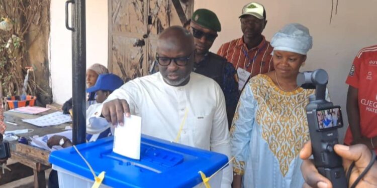 Le candidat Mohamed Nabé vote à Lambanyi : ‘’Il y a des bureaux de vote qui ont ouvert en retard’’