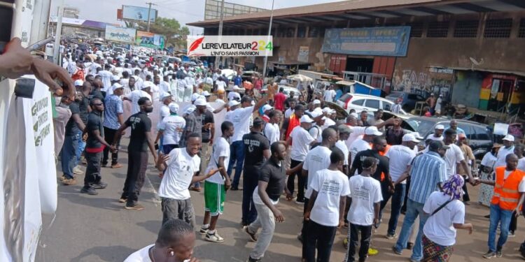 Guinée : le Mouvement solidaire de la Casse marche pour Mamadi Doumbouya et promet un « coup K.O »