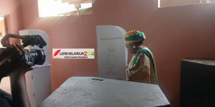 SIGUIRI – Présidentielle 2025 : faible affluence d’électeurs dans certains bureaux de vote