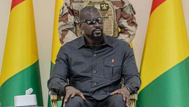 Décret : le Président Mamadi Doumbouya met fin au gouvernement de Bah Oury