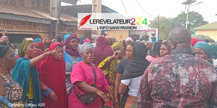 N&rsquo;Zérékoré : sommées de quitter leur lieu de vente, des femmes protestent devant la chambre de commerce