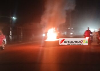 Manifestation nocturne à Siguiri : Des jeunes brûlent des Pneus sur les grandes artères