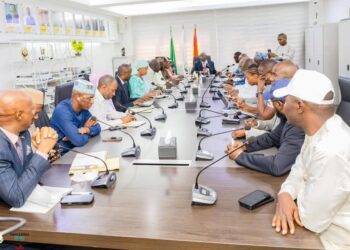 Modernisation des marchés du Grand Conakry : Amadou Oury Bah prône des « solutions durables » face à l&rsquo;urgence