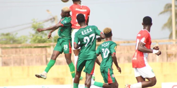 Ligue 1 Guicopres : le RCCK s’impose dans le derby et relance la course au maintien