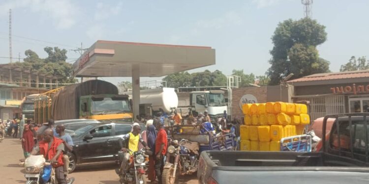 KANKAN: l’essence disparaît, les détenteurs d’engins roulants frappés par une nouvelle crise