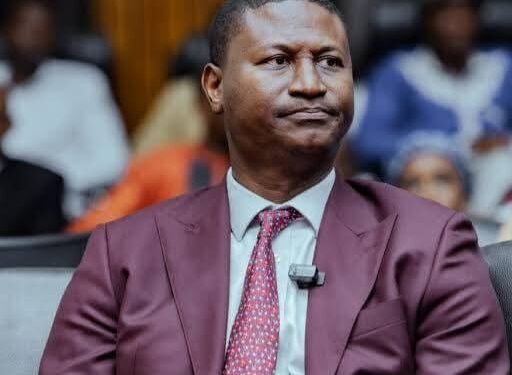Décret : Namory Camara, ancien ministre de l’Énergie, nommé Directeur Général de l’AGD