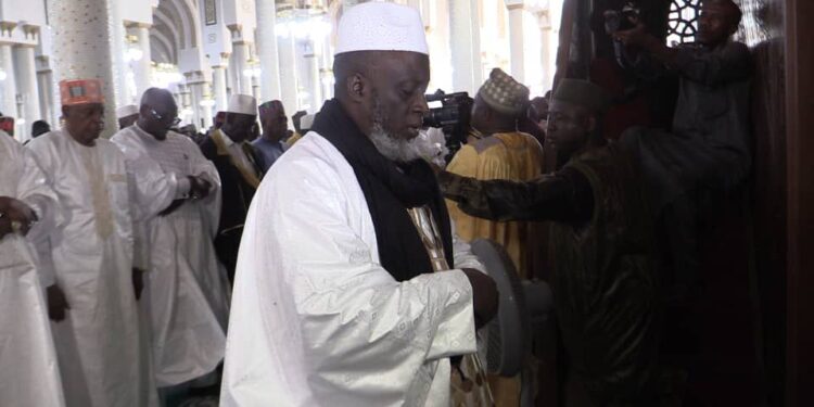 Célébration de l’Aïd El-Fitr : ferveur à la grande mosquée fayçal et inquiétudes face à la crise de liquidités
