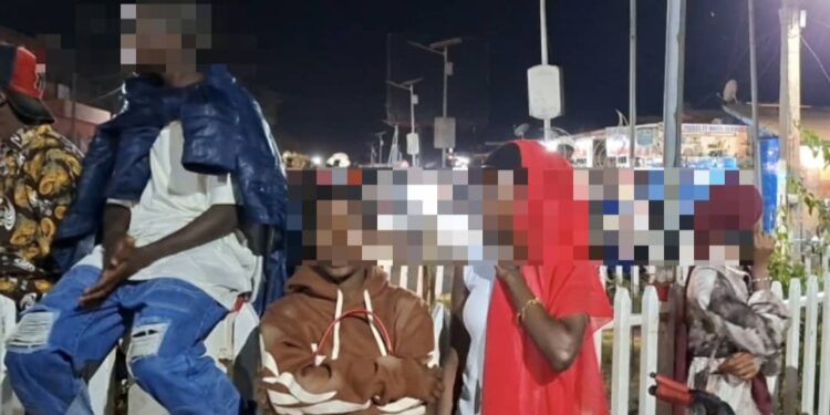 Des enfants livrés à eux-mêmes dans les rues : Quand les parents abandonnent l’éducation de leurs enfants