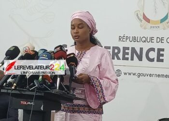 Assainissement du paysage politique en Guinée : la Ministre Djami Diallo justifie la dissolution des partis