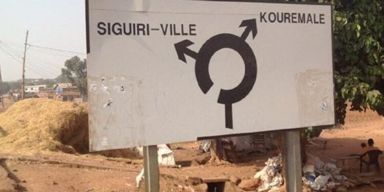 Insolite à Siguiri: Un homme tente d’égorger sa femme, avant de retourner l’arme contre lui