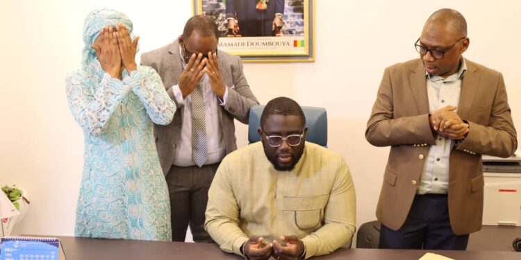 Société Navale Guinéenne : Daouda Conté succède officiellement à Doussou Nabé