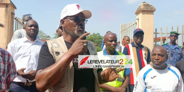 Journée d’assainissement : forte mobilisation des communautés de Yomou autour du préfet