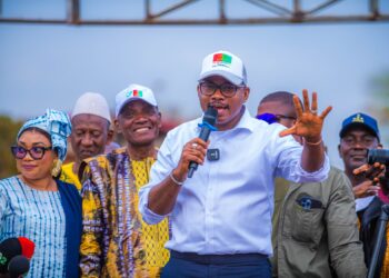 Législatives 2026 : Dr. Dansa Kourouma ratisse large à Sonfonia