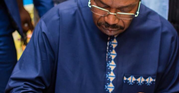 « Transition économique de 1986 en Guinée » : Dr. Ousmane Kaba dédicace son nouvel ouvrage