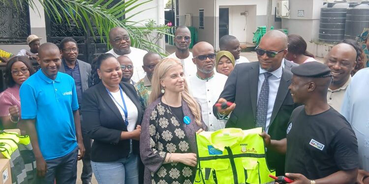 Gestion des déchets en Guinée : L’UNICEF dote les Brigades de salubrité de matériels opérationnels