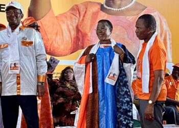 Législatives du 31 mai : Au Chapiteau By Issa, la « Vague Orange » de Dr Makalé Traoré s’offre une clôture de campagne magistrale