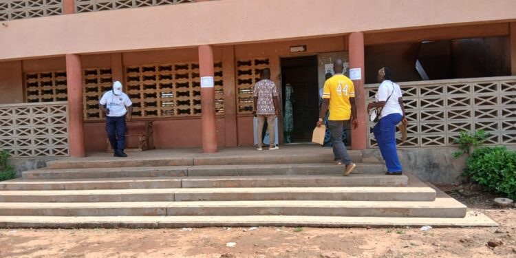 Double scrutin en Guinée : la DGE prolonge exceptionnellement le scrutin jusqu’à 19h30