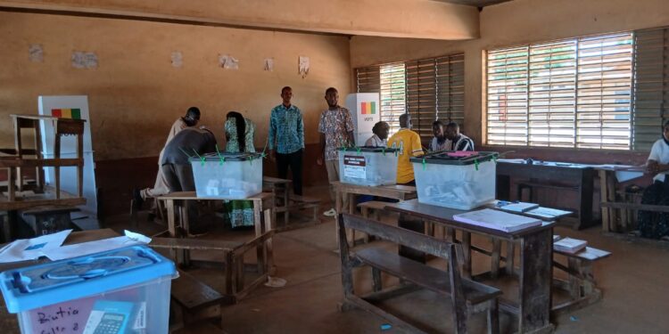 Double scrutin en Guinée : la DGE prolonge exceptionnellement le scrutin jusqu’à 19h30