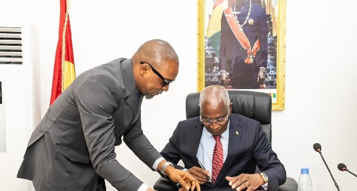 Gouvernement : Amadou Oury Bah instaure la « culture du résultat » avec la signature des contrats de performance