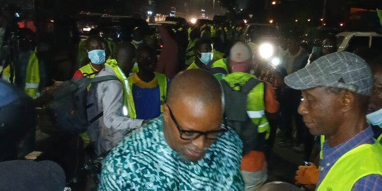 Assainissement à Conakry : le ministre Aboubacar Camara déclenche une vaste opération de curage des caniveaux