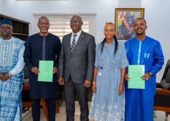 Rio Tinto Guinée signe un protocole d’accord avec l’AGER pour soutenir l’électrification rurale le long du corridor de Simandou (Communiqué)