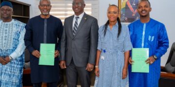 Rio Tinto Guinée signe un protocole d’accord avec l’AGER pour soutenir l’électrification rurale le long du corridor de Simandou (Communiqué)