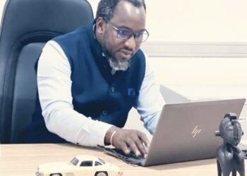 Le triomphe du vacarme sur la réflexion : la Guinée face au défi de l’élévation collective (Par Soninké Diané)