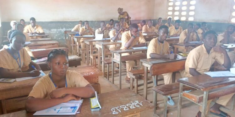 BEPC 2026 : Alpha Bacar Barry lance les épreuves à l’école primaire Dixinn Centre 1