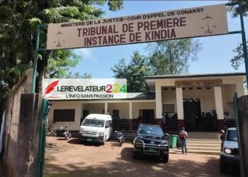 Opération coup de poing à la prison civile de Kindia : le procureur saisit des armes blanches et inspecte les installations