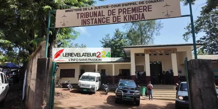 Opération coup de poing à la prison civile de Kindia : le procureur saisit des armes blanches et inspecte les installations