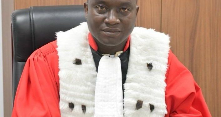 ​Justice guinéenne : le magistrat Algassimou Diallo déchu de son titre de Commandeur dans l&rsquo;Ordre National du Mérite