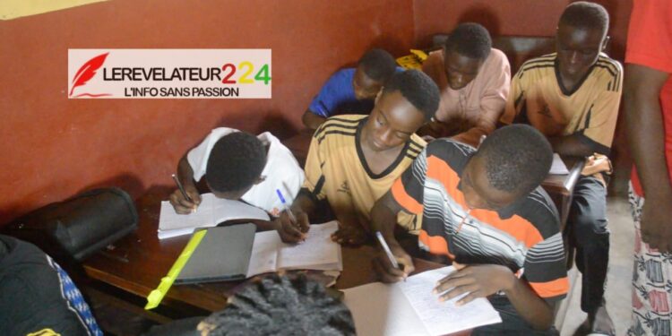 Conakry : des élèves profitent des grandes vacances pour renforcer leurs acquis