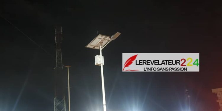 BOKE : les lampadaires solaires plongent plusieurs axes de la ville dans l’obscurité