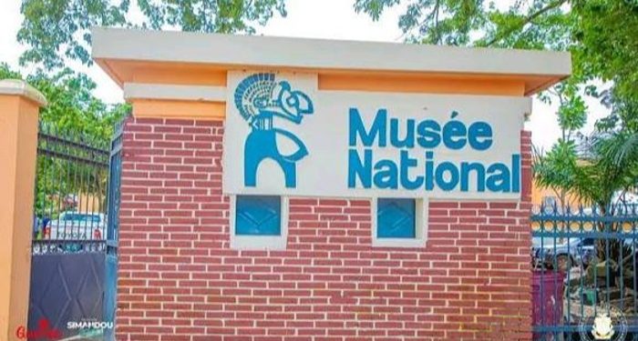 Musée Virtuel de Guinée : le Musée National distingue ses agents et signe un accord avec les Archives et la Bibliothèque Nationales