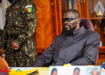 Guinée : Mamadi Doumbouya justifie l&rsquo;évacuation sanitaire de Kassory Fofana et Amadou Damaro Camara