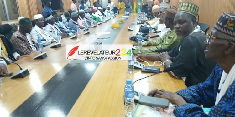 Crise autour du Kountigui de la Basse-Guinée : Djénabou Touré réunit les deux camps et prône le dialogue