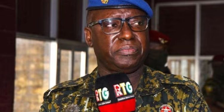 Ministère de la Défense : le Général Amadou Kaba prend la tête de l’École de Guerre de Guinée