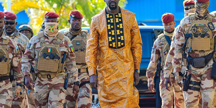 Armée : Mamadi Doumbouya crée l’École de Guerre