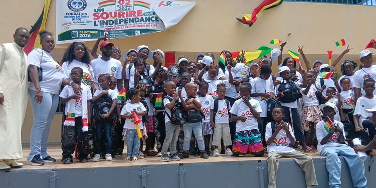 Fête de l’indépendance : la Fondation Kadiatou Bah Guissé offre des kits scolaires à 72 enfants de Regina Maris