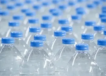 Prix de l’eau embouteillée : le ministère du Commerce met en garde contre les hausses « spéculatives »